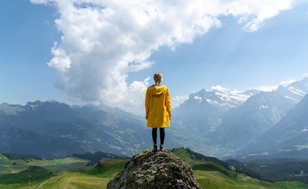 Comment assortir des bottines en caoutchouc avec des tenues de pluie élégantes?